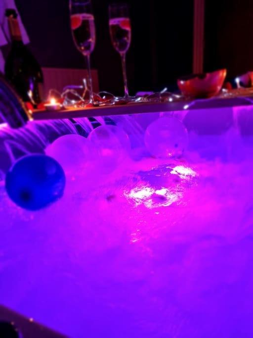 Royal Room Jacuzzi Haut De Gamme Centre Ville Mulhouse Luaran gambar
